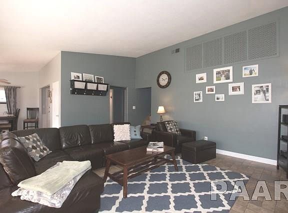 4th image of 1803 W Clarewood Ave
