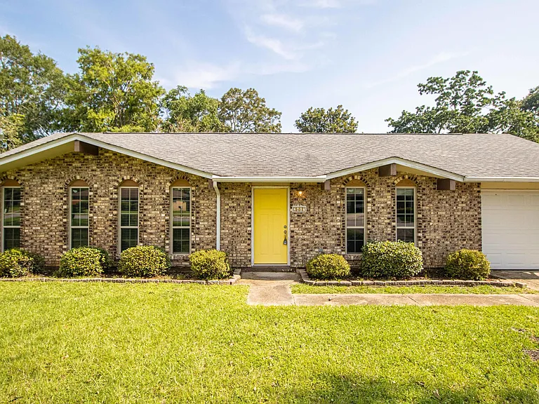 2417 Collins Blvd — Photo 1