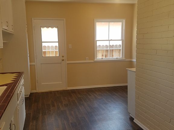 4th image of 6435 Woodley Ave