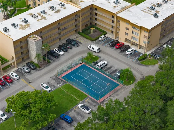 5820 N Church Ave, Tampa, FL