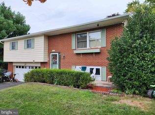7 Buckingham Dr, Chambersburg, PA 17201