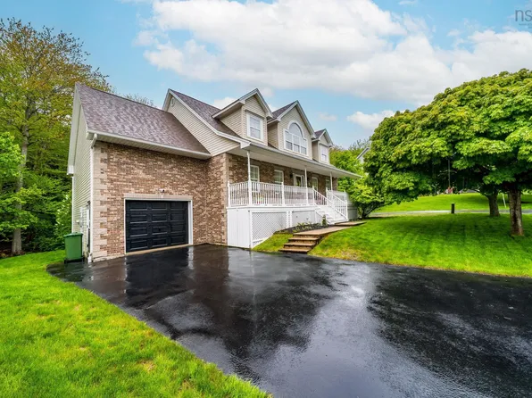 39 Ahmadi Cres, Halifax, NS B4A 4E5