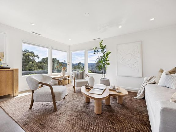 5th image of 22 Tomahawk Drive