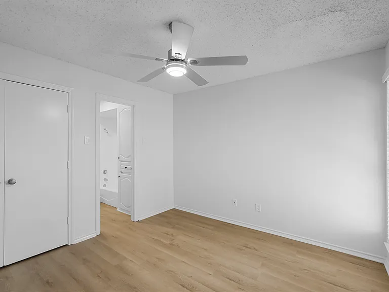4033 Saint Christopher Ln — Photo 10