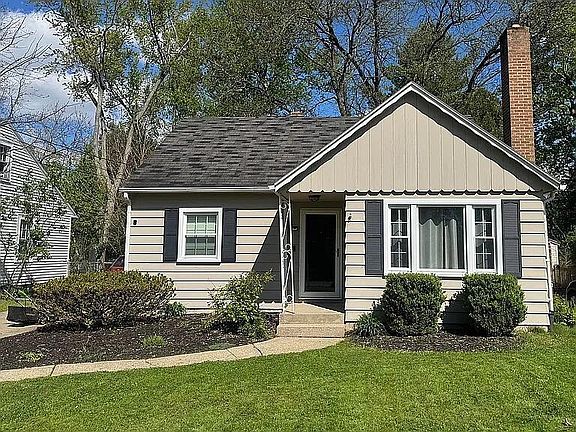 2nd image of 3821 Oakridge Dr