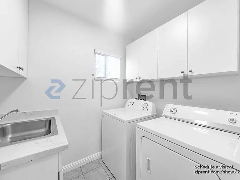 920 1/2 N Church St — Photo 5