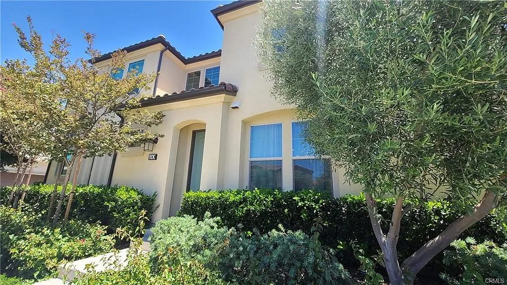 3 bed, 2.5 bath, 1655 sqft, $4,600 — Photo 4