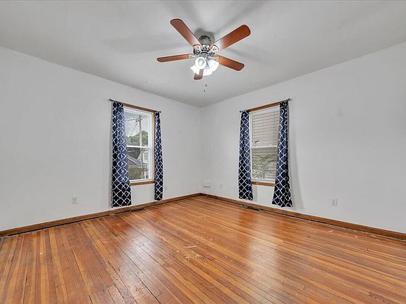 5th image of 640 Mountain Ave SE