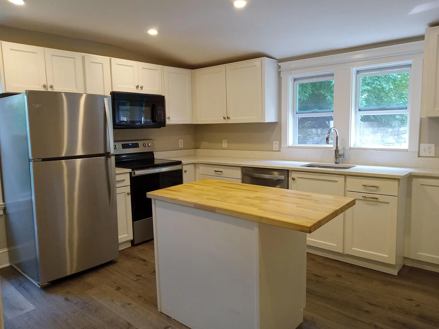 6908 Edgemont Road - 1 — Photo 3