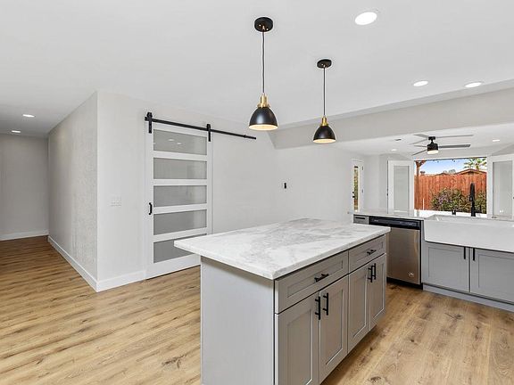 5th image of 10382 Greenford Dr