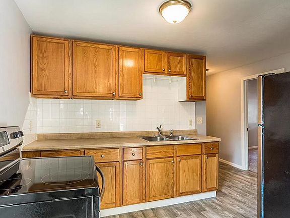 2nd image of 211 E 26th St APT 1