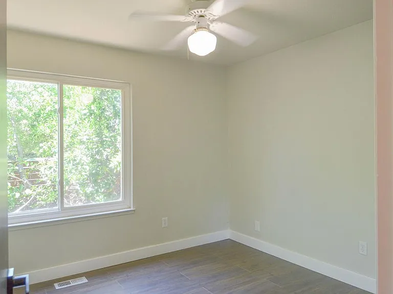 1321 Astoria Dr — Photo 34