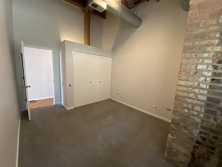 550 W Harrison St — Photo 7