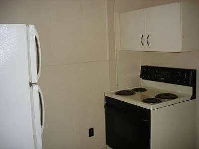 2 bed, 1.0 bath, $550 — Photo 3