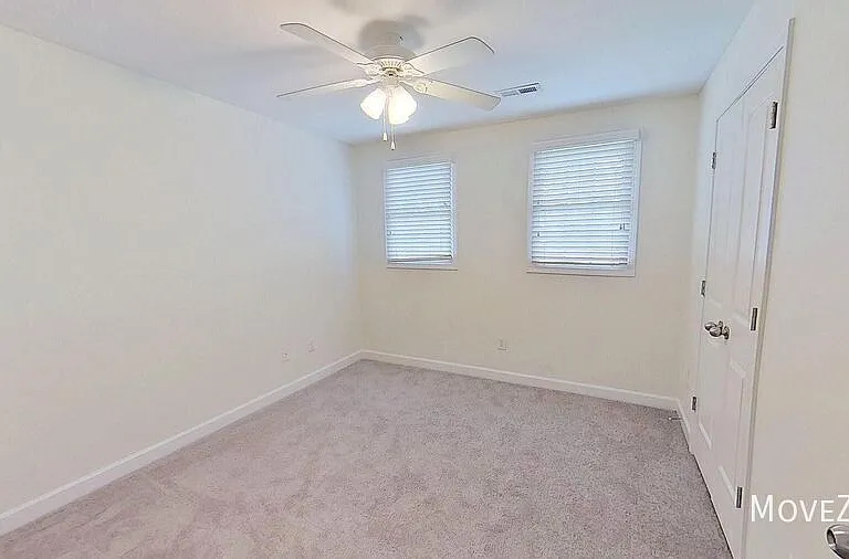 1336 Green Oaks Ln #E — Photo 25