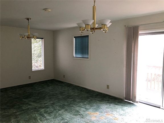 3rd image of 714 Waverly Ct