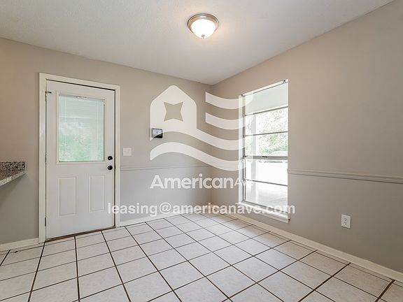 1704045_005_dining_room_5.jpg