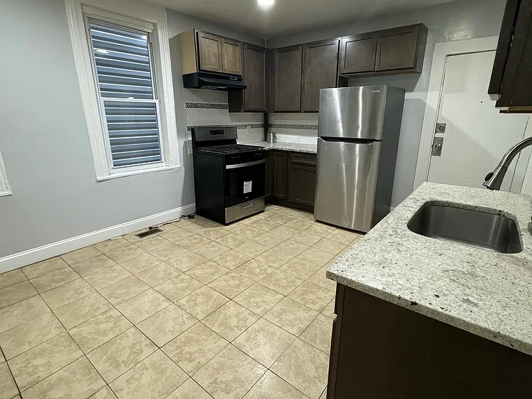 103 S 9th St #1 — Photo 3