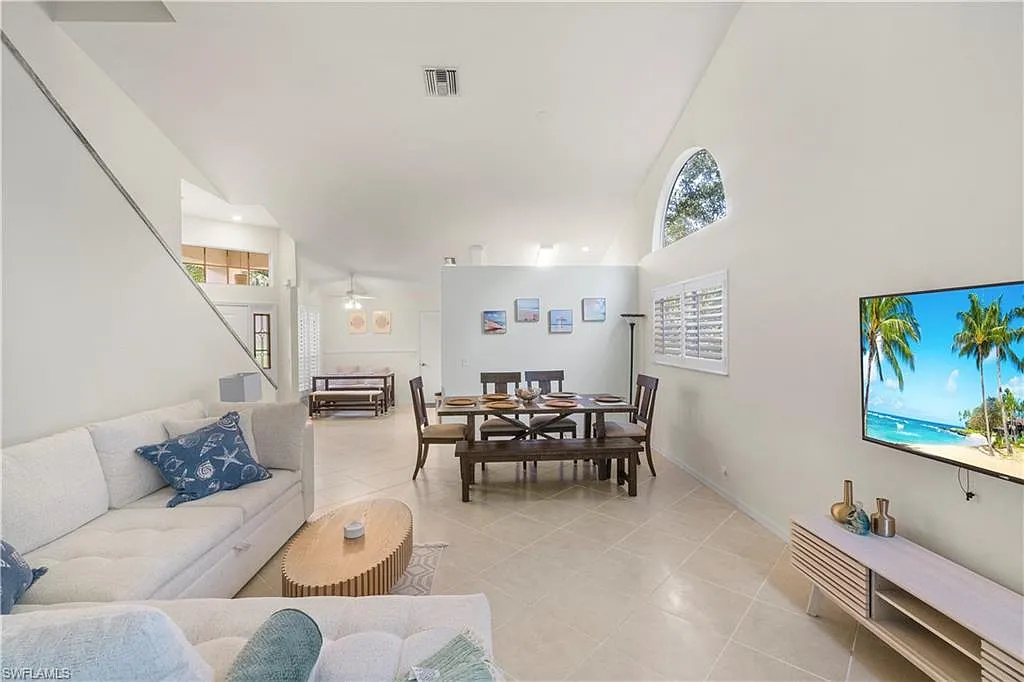 3 bed, 3.0 bath, 2006 sqft, $6,000 — Photo 2