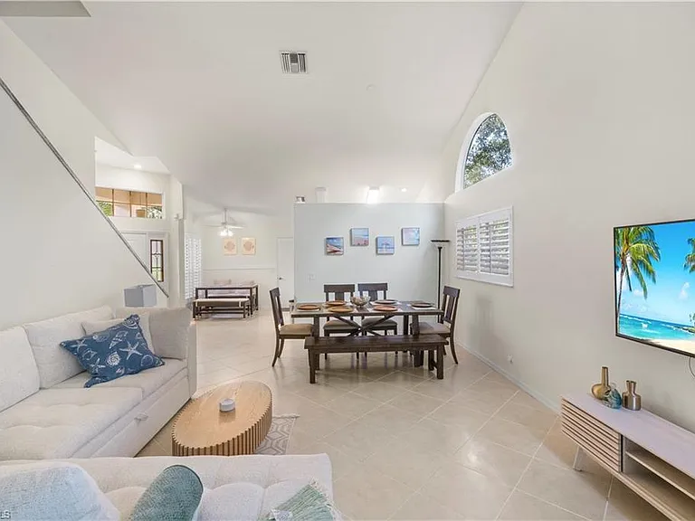 348 Carinosa Ct #18-10 — Photo 2