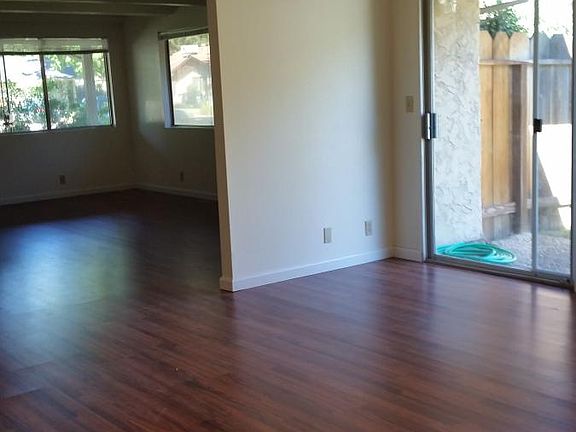 Looking to LR from Dining Area