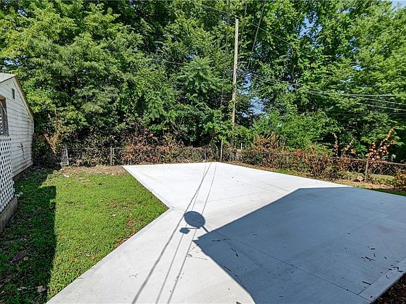 5th image of 1540 Poplar Ave