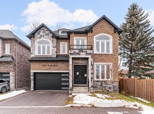 487 Aztec Dr #7, Oshawa, ON L1J7S7