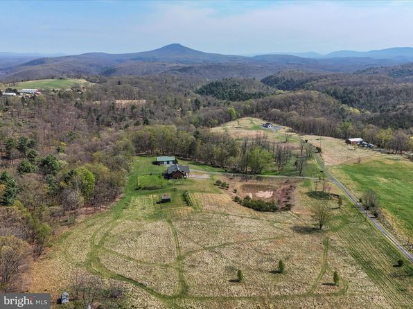751 Mount Levels Farms Rd, Paw Paw, WV 25434