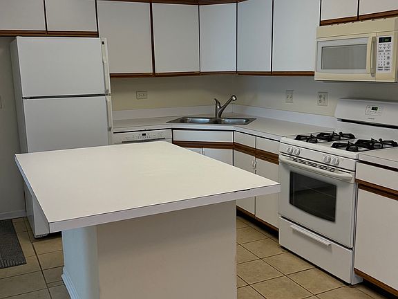 2nd image of 1403 Orleans Dr #Townhouse