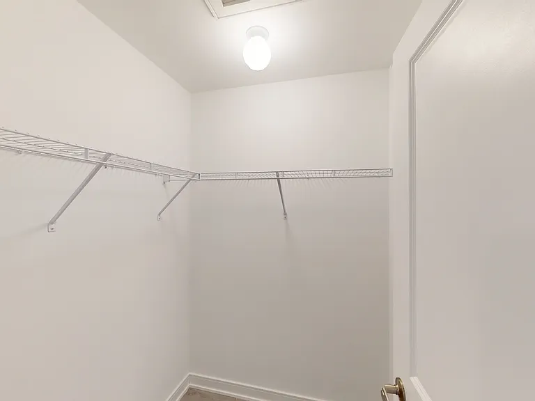 126 Blue Forest Cres — Photo 38