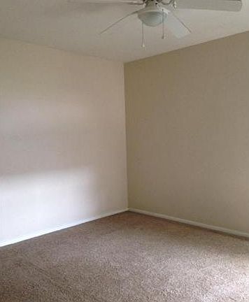 3rd image of 107 E Broadway