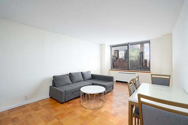 Rented by R New York | media 9