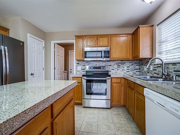 2nd image of 913 Nancy Dr