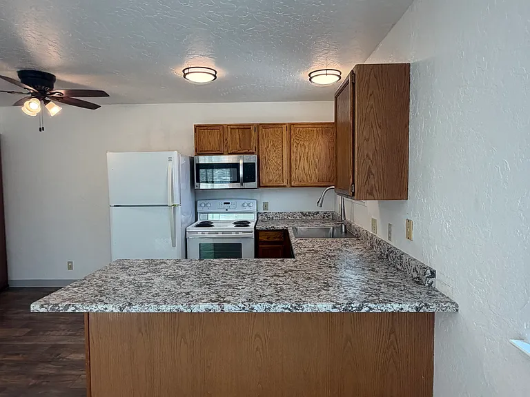 242 Caliente St #B — Photo 5