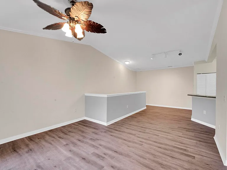 343 SE Rogers Ct — Photo 6