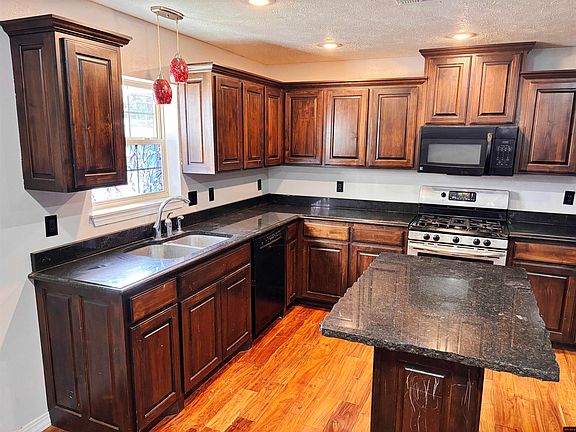 4th image of 301 W Hill St