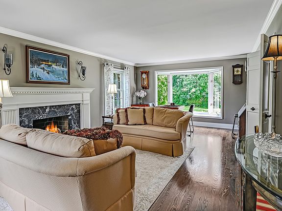 4th image of 51 Bradford Ln