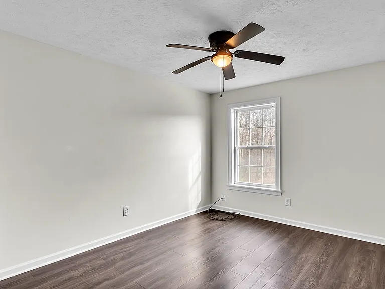 1056 N Montgomery St — Photo 16