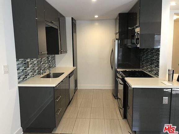 3rd image of 615 Avenue E