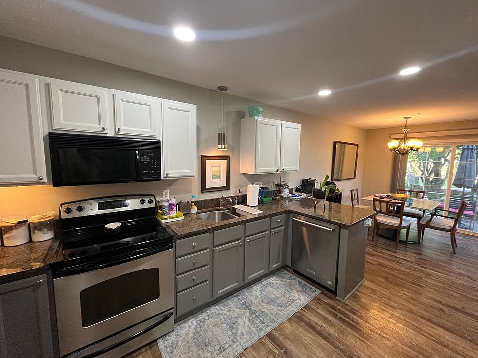 1st image of 470 Mission Hills Way E