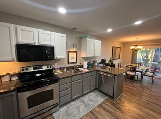 470 Mission Hills Way E, Chanhassen, MN 55317