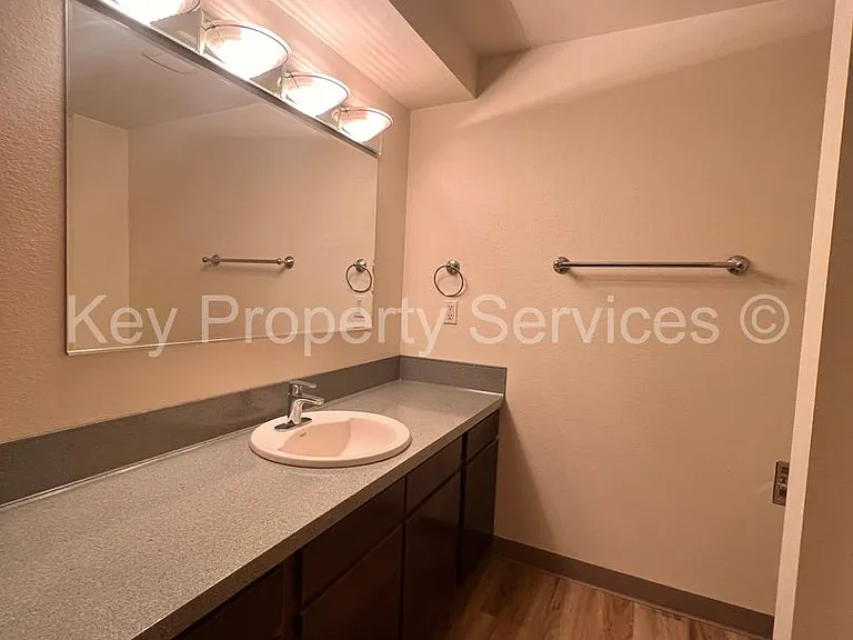 607 R St — Photo 12
