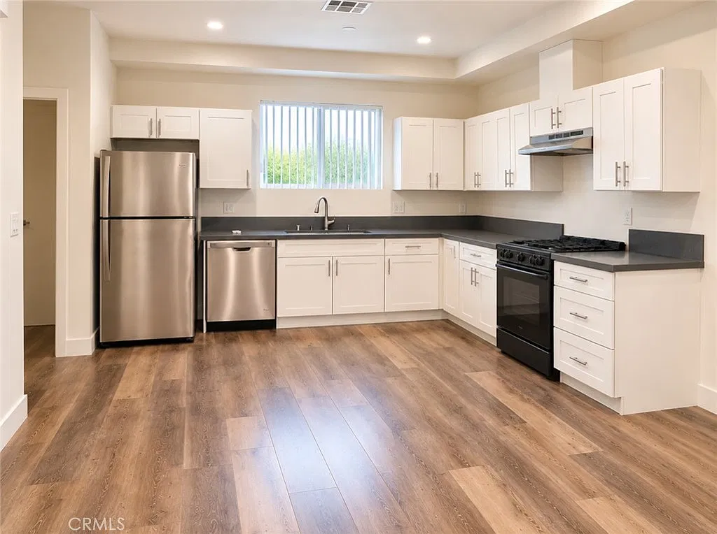 3 bed, 1700 sqft, $3,500 — Photo 1