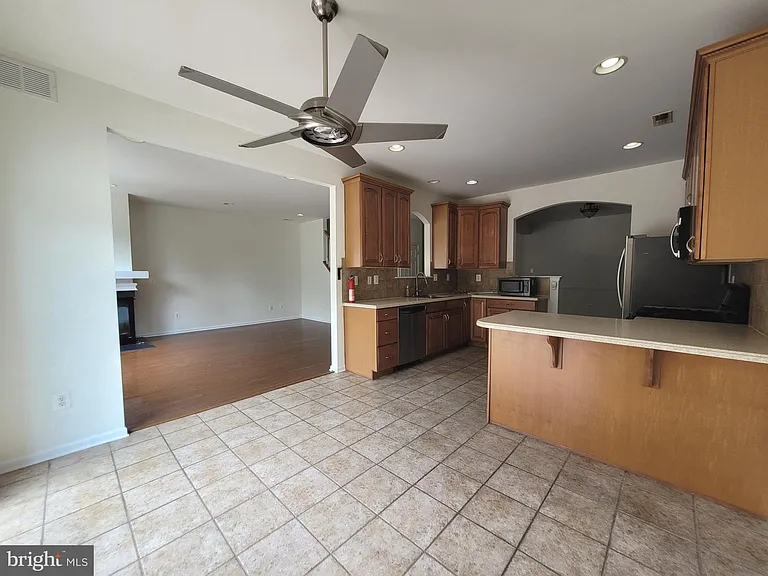 35 Tudor Ct — Photo 12