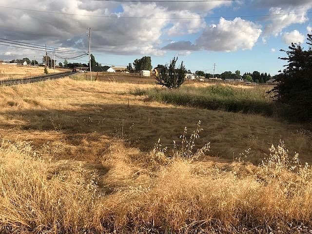 1st image of 3144 Village Dr
