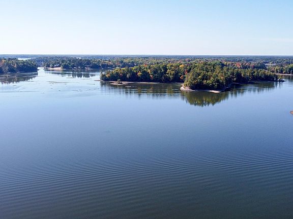 2nd image of 2095 Lake Nokomis Rd