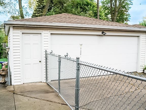 4th image of 130 Dennis Dr
