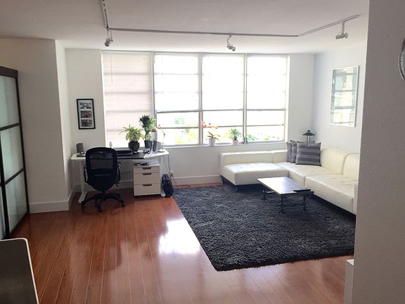 2nd image of 1000 West Ave APT 1004