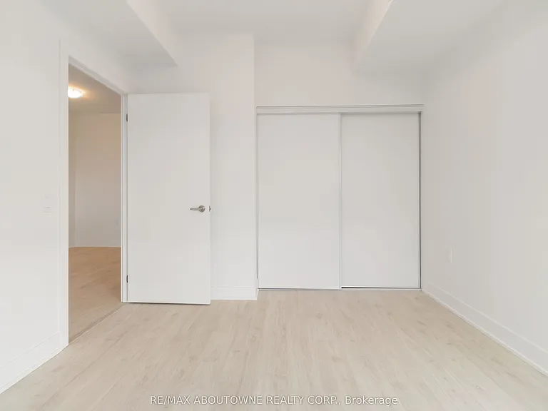 2088 James St #1109 — Photo 18