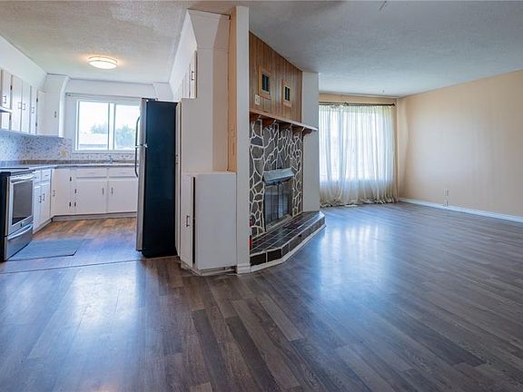 3rd image of 32 Clarke AVENUE
